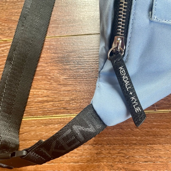 Kendall and Kylie Fanny Pack Belt Bag light blue - Picture 5 of 7